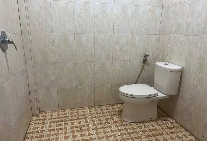 Hotelli Oyo 93912 Kost Takalar