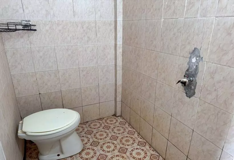 Hotelli Oyo 93912 Kost Takalar