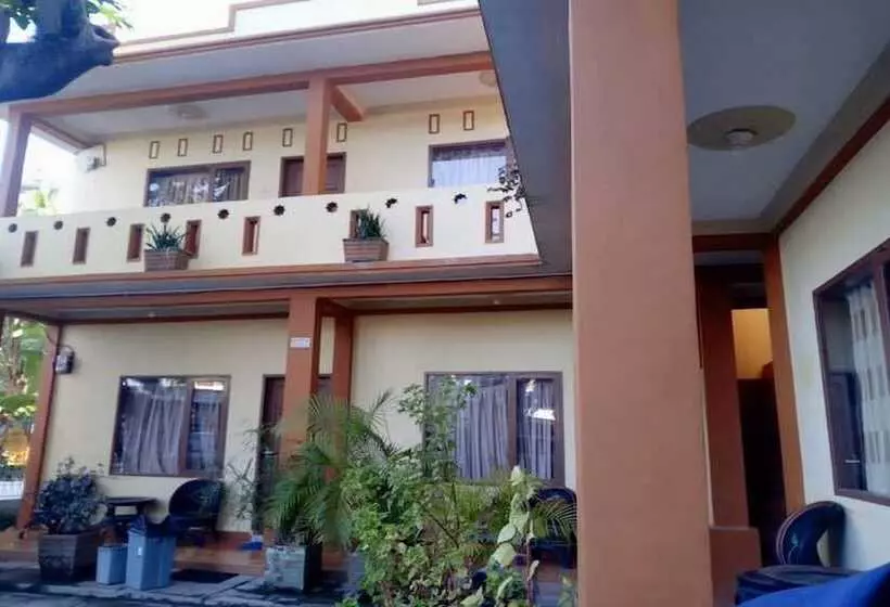 Hotelli Oyo 93912 Kost Takalar