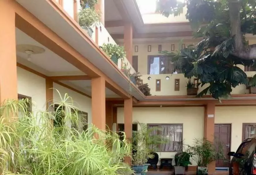 Hotelli Oyo 93912 Kost Takalar