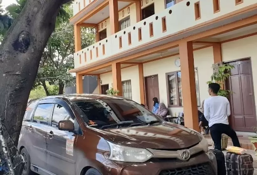 Hotelli Oyo 93912 Kost Takalar