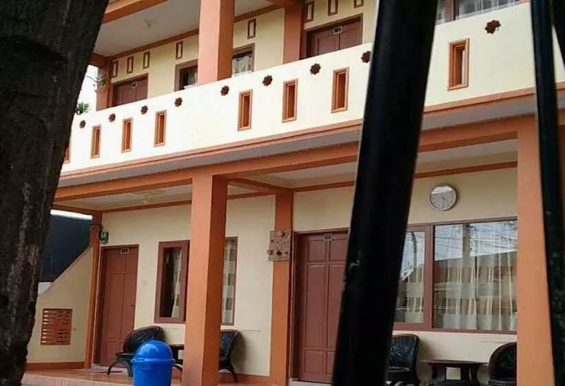 Hotelli Oyo 93912 Kost Takalar