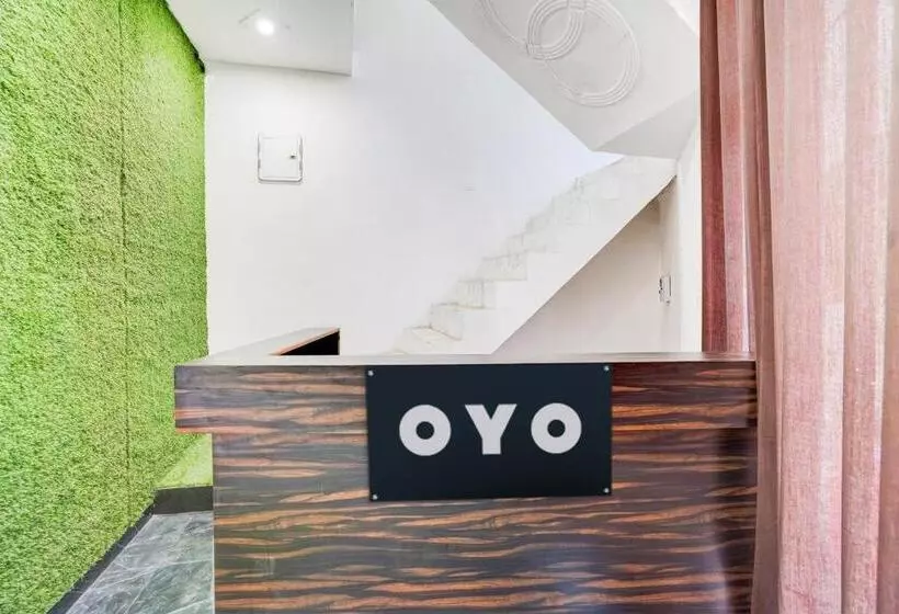 ホテル Oyo Royal Residency
