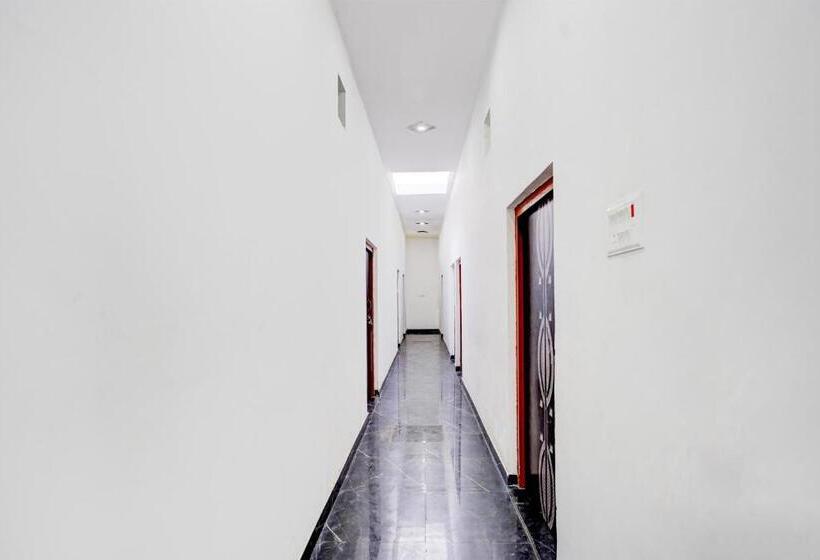 Отель Oyo Royal Residency