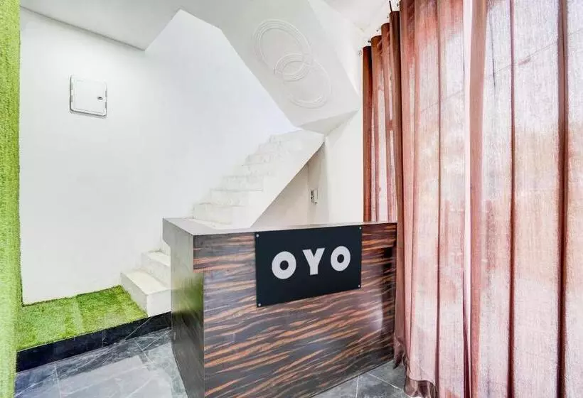 ホテル Oyo Royal Residency