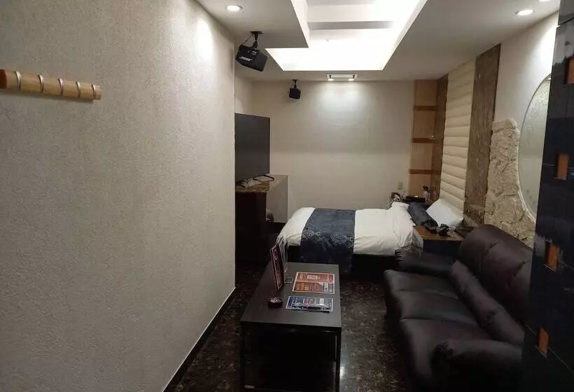 ホテル C Plus   Adult Only