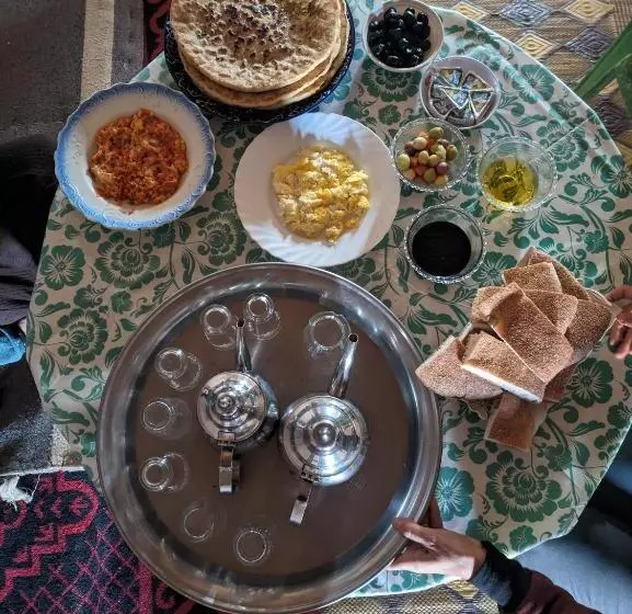 Aamiaismajoitus (B&B) Guest House Nomad Life