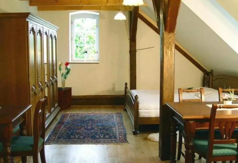 ペンション Penzion Záhornice