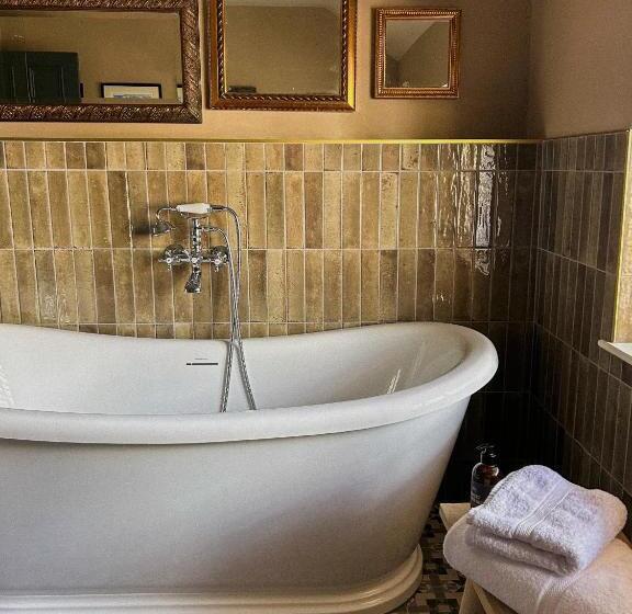 פנסיון The Fitzherbert Farmhouse