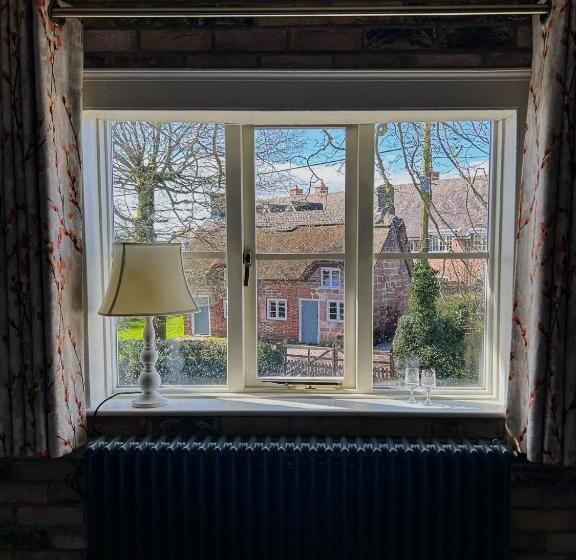 פנסיון The Fitzherbert Farmhouse