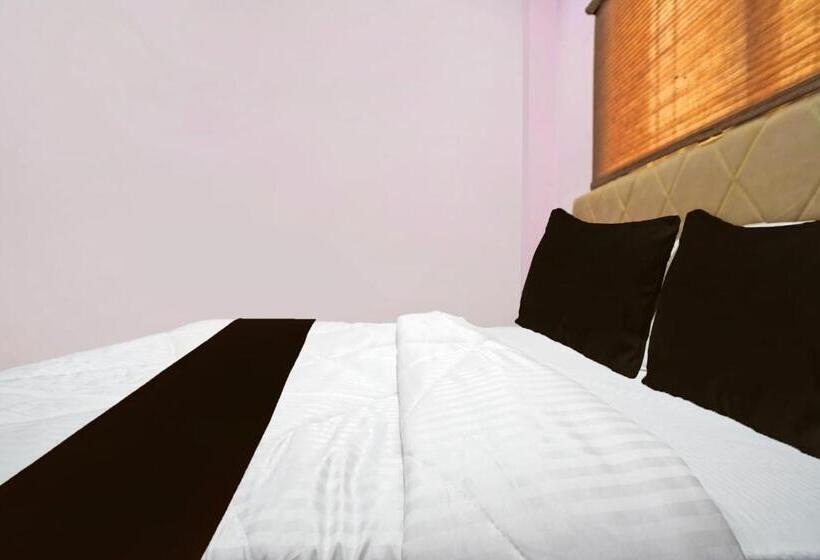 هتل Oyo The Orchid