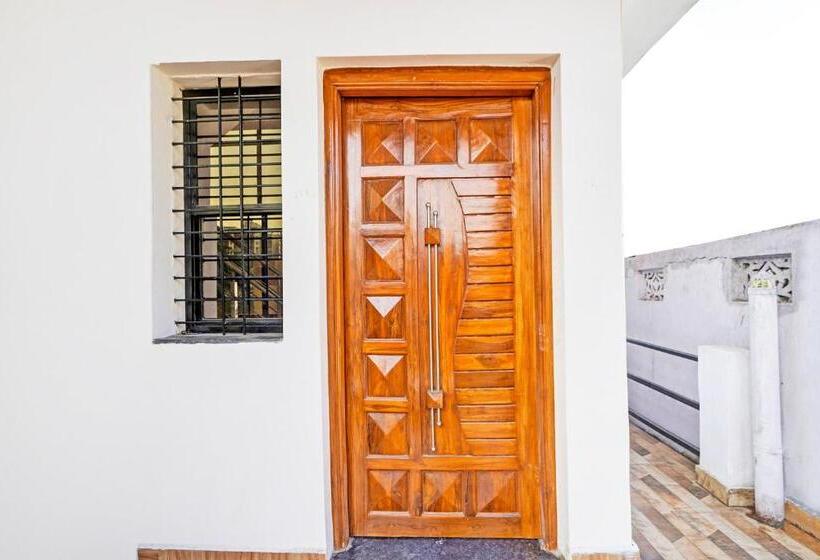 هتل Oyo The Orchid