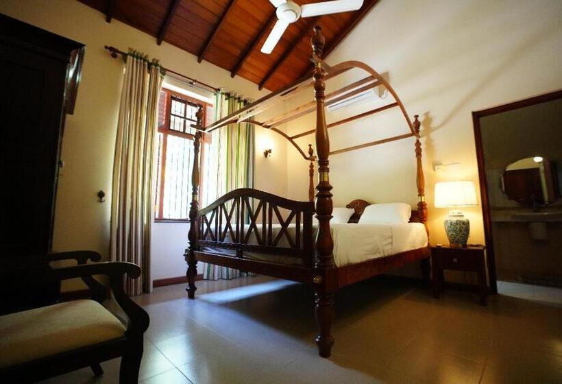 בית מלון כפרי W Hiriketiya