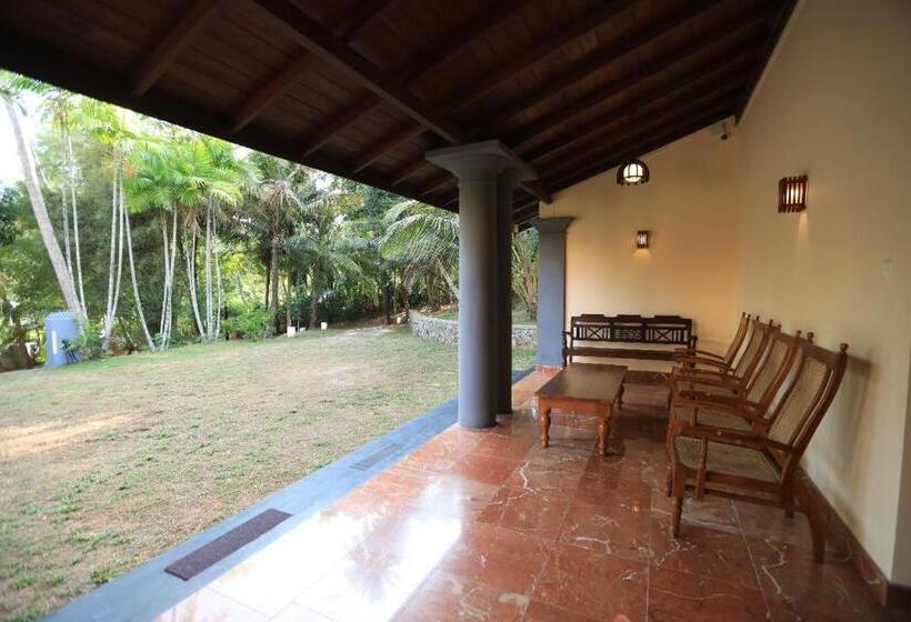 בית מלון כפרי W Hiriketiya