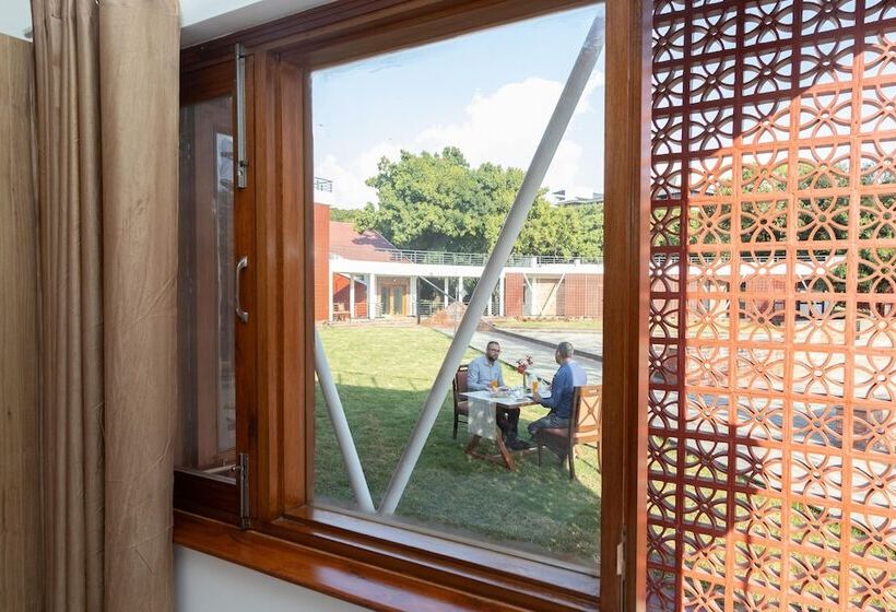 Отель Lychee Bagh