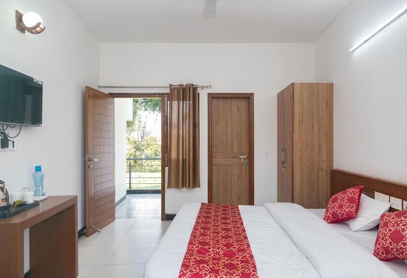 Отель Lychee Bagh