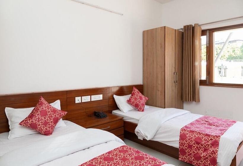 Отель Lychee Bagh