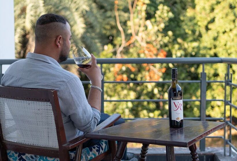 Отель Lychee Bagh