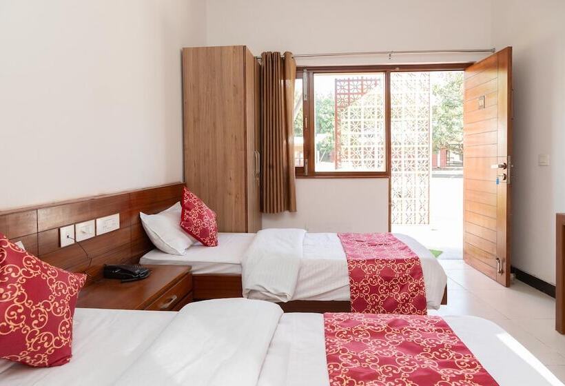 Отель Lychee Bagh