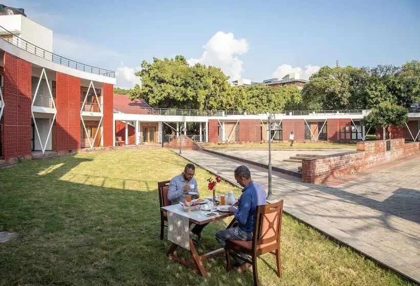 Hotel Lychee Bagh