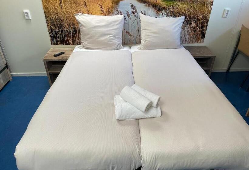 הוסטל Oer T Hout