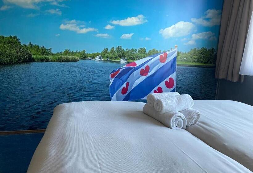 הוסטל Oer T Hout