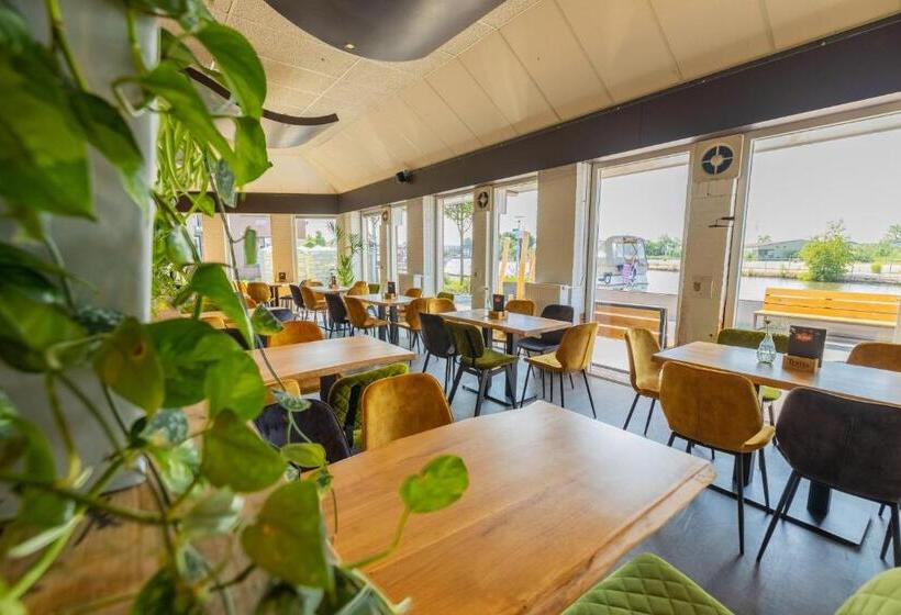 הוסטל Oer T Hout