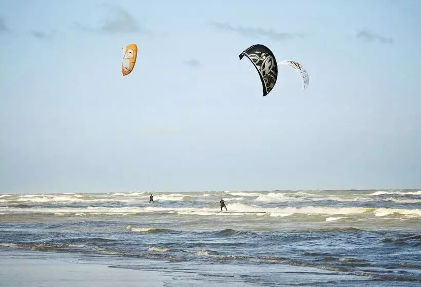 Beachhotel Zandvoort By Center Parcs