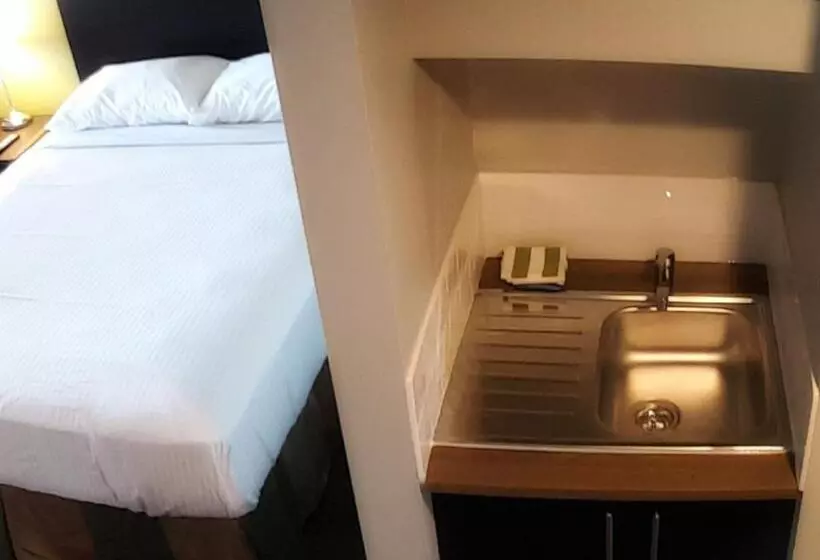 Hotelli Home Away Inn