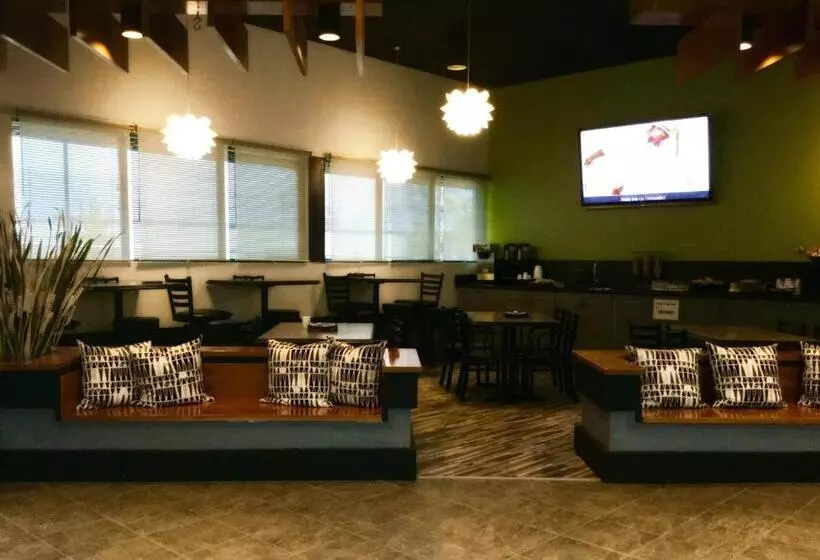 Hotelli Home Away Inn