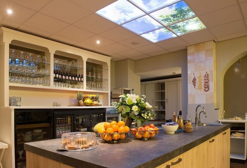 هتل Jo Van Den Bosch