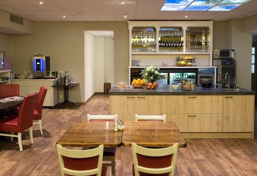 هتل Jo Van Den Bosch