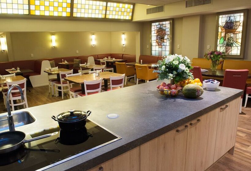 هتل Jo Van Den Bosch