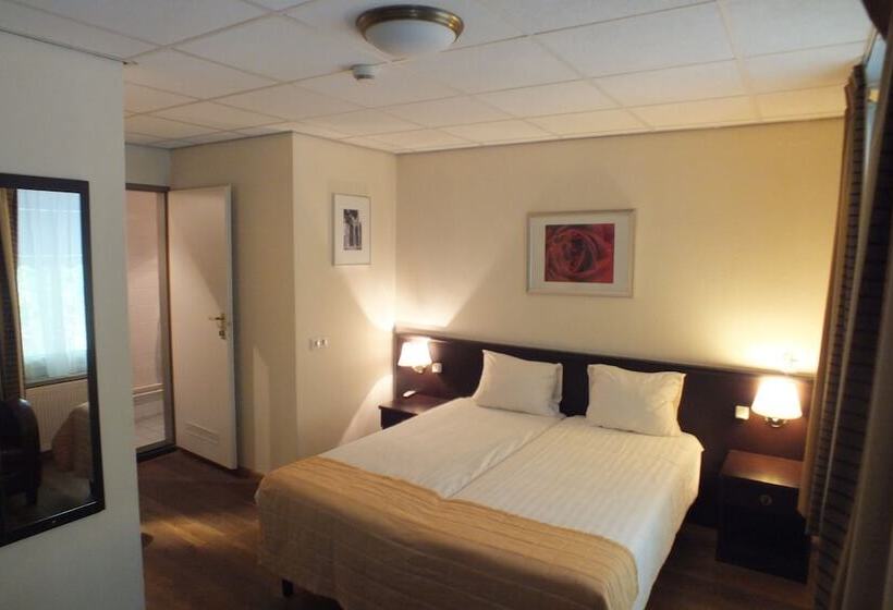 هتل Jo Van Den Bosch