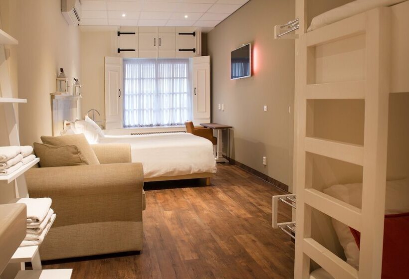 هتل Jo Van Den Bosch