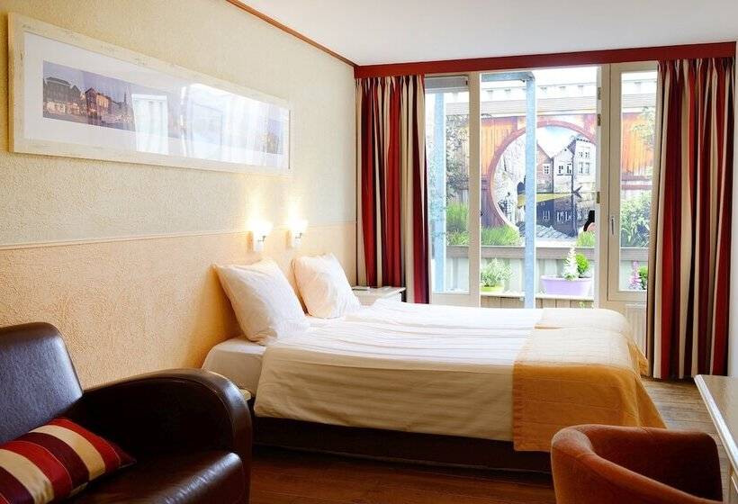 هتل Jo Van Den Bosch