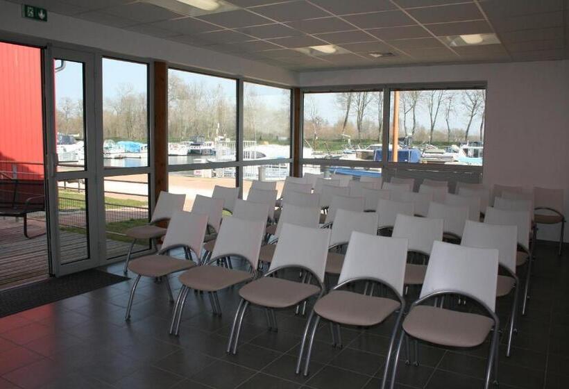 酒店 Le Port De Decize