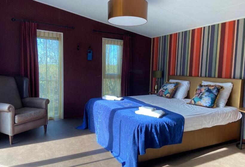 فندق Recreatiepark Wiringherlant