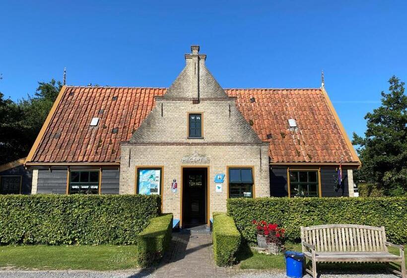 فندق Recreatiepark Wiringherlant