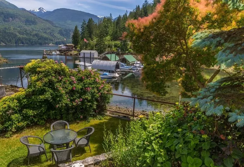 モーテル Bathgate Resort And Marina