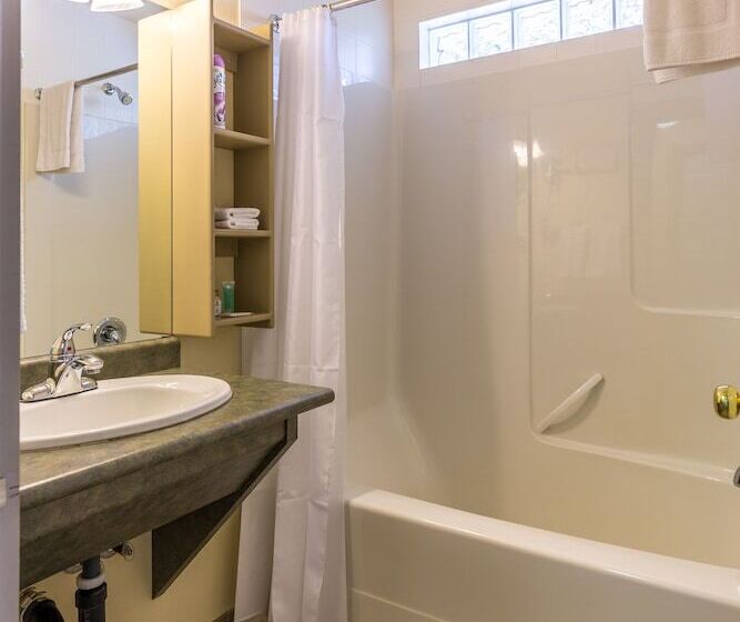 מוטל Bathgate Resort And Marina