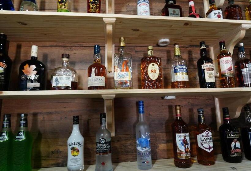 מוטל Fortress Inn Louisbourg