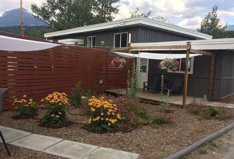 مُتل Pinewood Inn