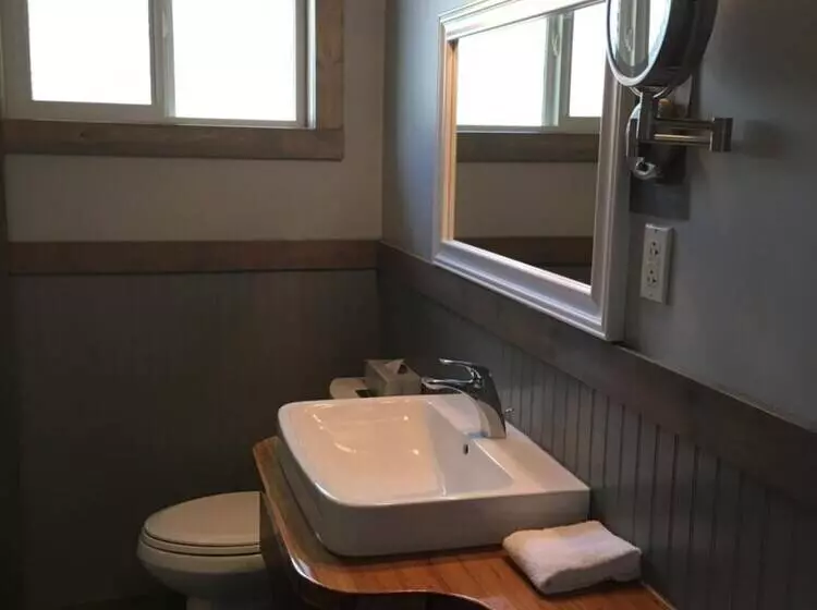モーテル Pinewood Inn