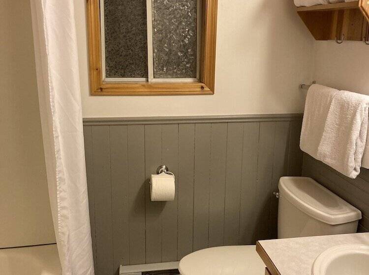 مُتل Pinewood Inn