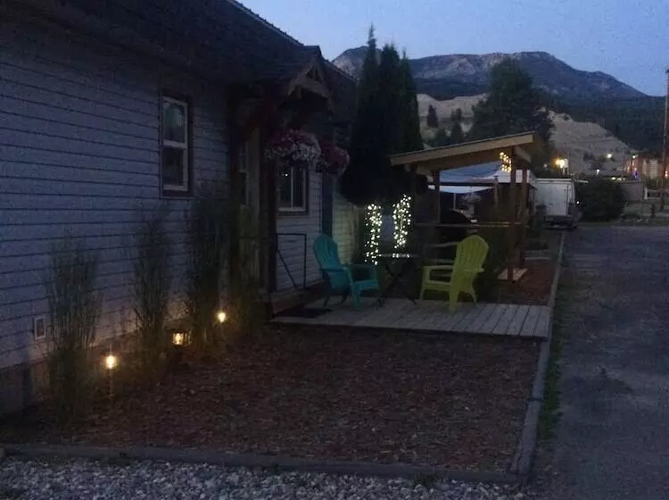 モーテル Pinewood Inn