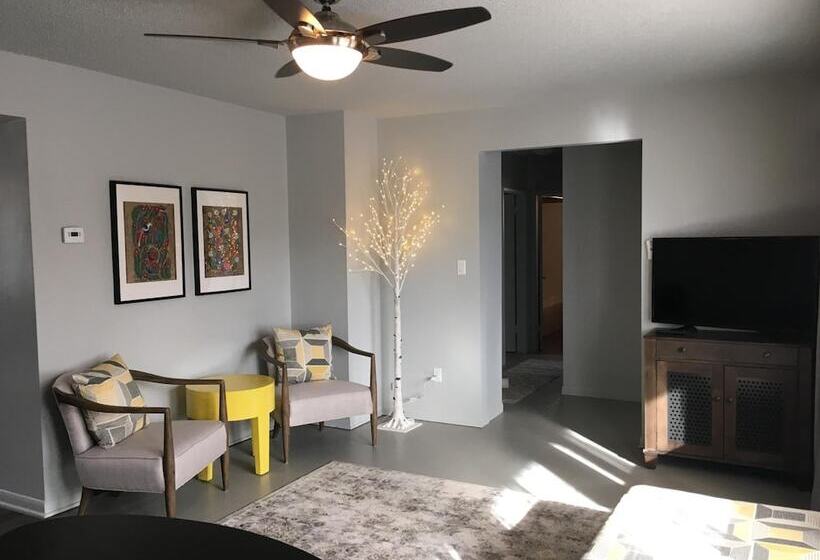 مُتل Pinewood Inn