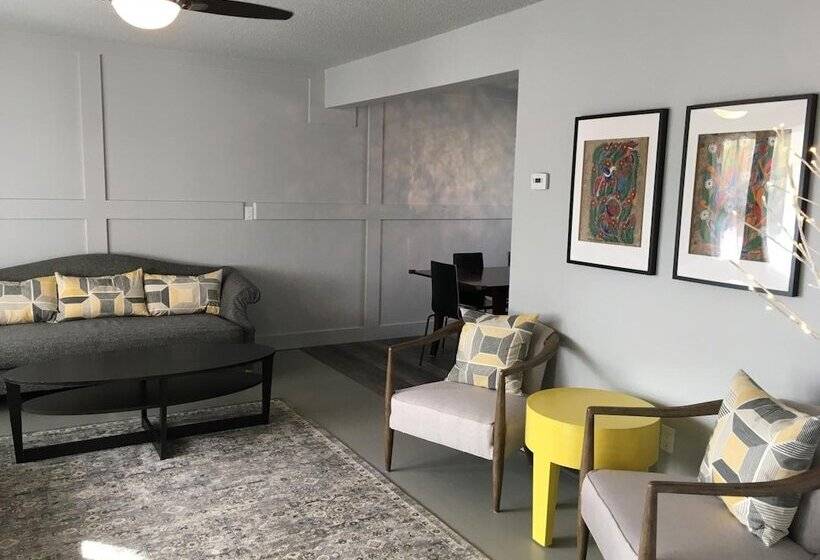 مُتل Pinewood Inn