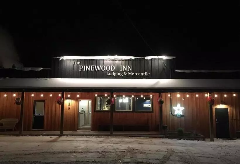 モーテル Pinewood Inn