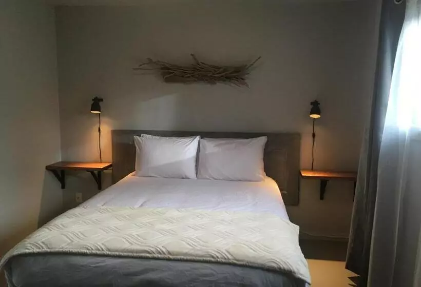 モーテル Pinewood Inn